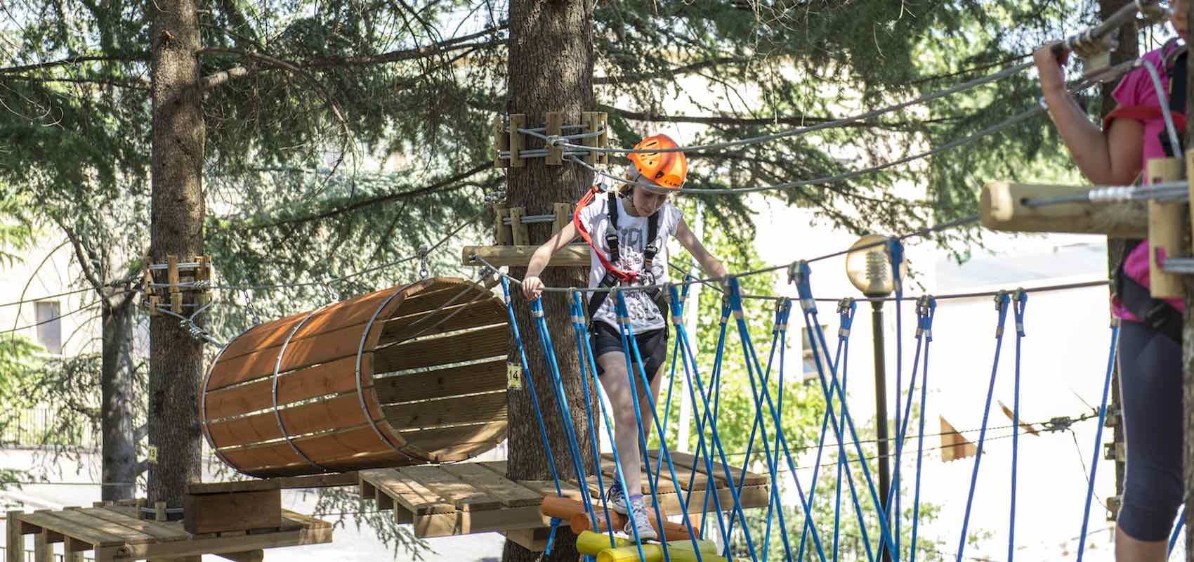 Percorso tra gli alberi all'Indiana Park di Chianciano Terme
